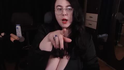 Snapshot of posh_mistress chatting on 05/18/26, 04:07 PoshMistres online show from 05/18/26, 04:07