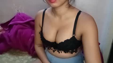 poulomi online show from 12/22/25, 07:05