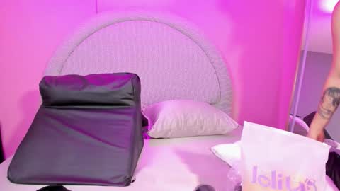 Powder  online show from 12/05/25, 11:30