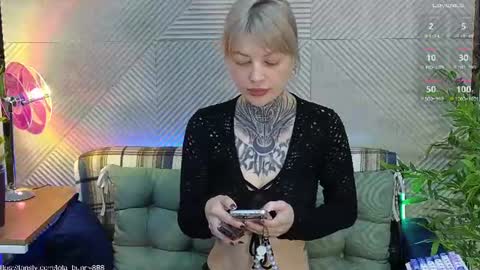 Snapshot of powerrr_ chatting on 06/17/26, 04:37 Lola online show from 06/17/26, 04:37
