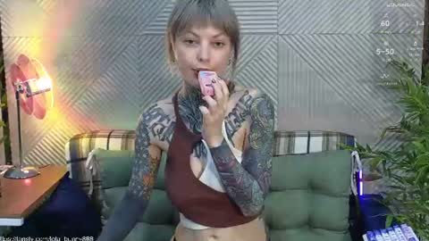 Snapshot of powerrr_ chatting on 06/23/26, 05:49 Lola online show from 06/23/26, 05:49