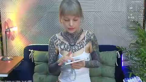 Snapshot of powerrr_ chatting on 06/28/26, 04:18 Lola online show from 06/28/26, 04:18