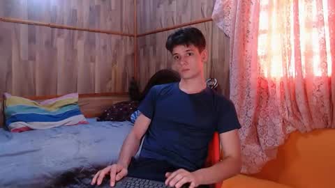 Snapshot of powertwinky chatting on 12/08/24, 09:30 chris independent  online show from 12/08/24, 09:30