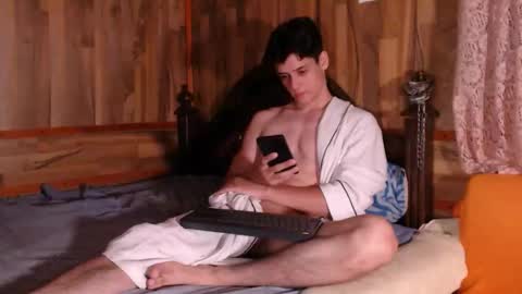 Snapshot of powertwinky chatting on 12/17/24, 10:32 chris independent  online show from 12/17/24, 10:32