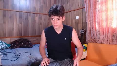 Snapshot of powertwinky chatting on 12/25/24, 09:33 chris independent  online show from 12/25/24, 09:33