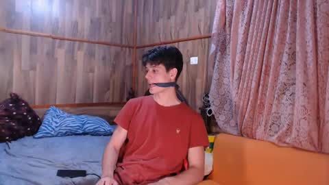 Snapshot of powertwinky chatting on 12/27/24, 01:32 chris independent  online show from 12/27/24, 01:32