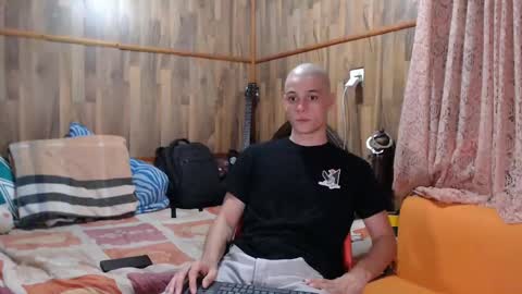 Snapshot of powertwinky chatting on 02/18/25, 04:04 chris independent  online show from 02/18/25, 04:04