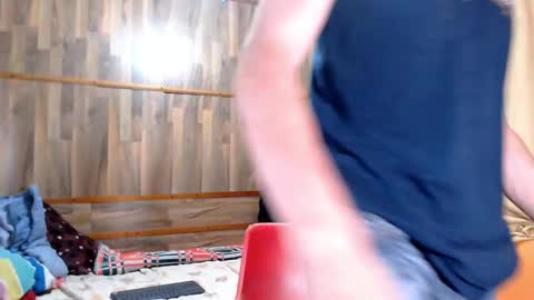 Snapshot of powertwinky chatting on 10/04/25, 05:16 chris independent  online show from 10/04/25, 05:16