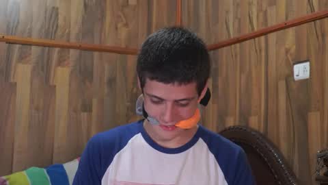 Snapshot of powertwinky chatting on 10/31/25, 04:02 chris independent  online show from 10/31/25, 04:02