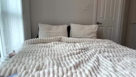 Kylie online show from 02/18/25, 08:14