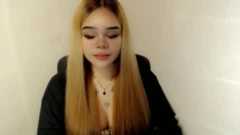 MAXXINE online show from 12/22/25, 05:59