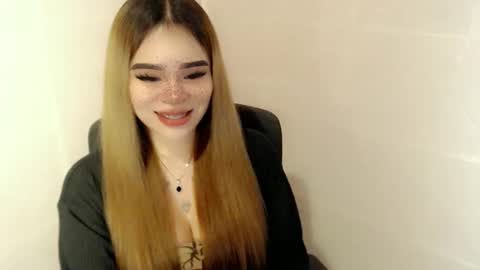 Snapshot of preciousangel69xxx chatting on 04/26/26, 03:04 MAXXINE online show from 04/26/26, 03:04