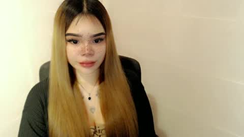 Snapshot of preciousangel69xxx chatting on 05/11/26, 02:28 MAXXINE online show from 05/11/26, 02:28