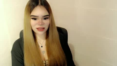 Snapshot of preciousangel69xxx chatting on 05/14/26, 04:41 MAXXINE online show from 05/14/26, 04:41