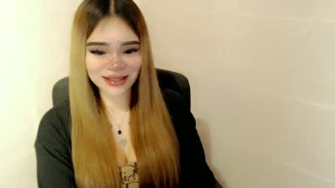 Snapshot of preciousangel69xxx chatting on 05/15/26, 02:40 MAXXINE online show from 05/15/26, 02:40
