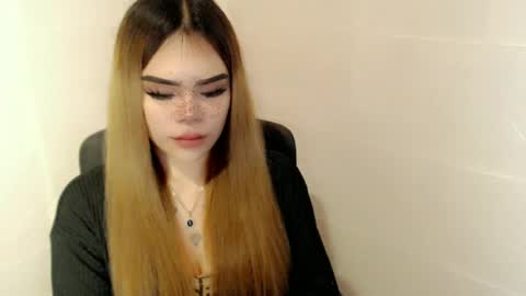 Snapshot of preciousangel69xxx chatting on 05/18/26, 03:35 MAXXINE online show from 05/18/26, 03:35