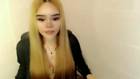 Snapshot of preciousangel69xxx chatting on 06/27/26, 04:50 MAXXINE online show from 06/27/26, 04:50