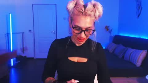 Victoria online show from 12/24/24, 09:11