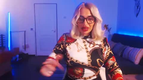 Victoria online show from 01/11/25, 10:29