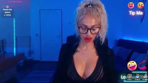 Victoria online show from 09/18/25, 08:55