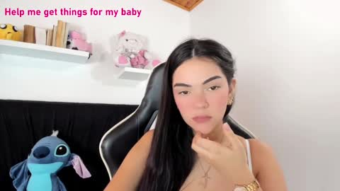 Snapshot of pregnant_sweet1 chatting on 12/16/24, 11:22 Angelly online show from 12/16/24, 11:22