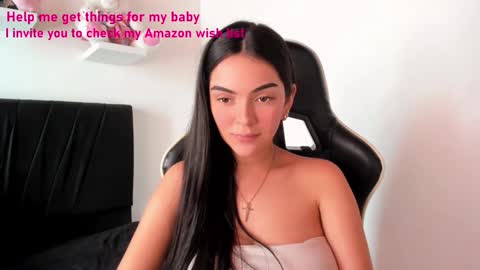 Snapshot of pregnant_sweet1 chatting on 12/17/24, 04:43 Angelly online show from 12/17/24, 04:43