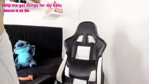 Snapshot of pregnant_sweet1 chatting on 01/05/25, 03:02 Angelly online show from 01/05/25, 03:02
