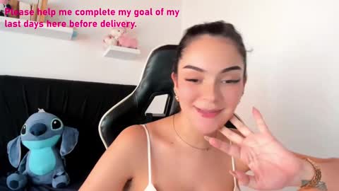 Snapshot of pregnant_sweet1 chatting on 01/09/25, 09:05 Angelly online show from 01/09/25, 09:05