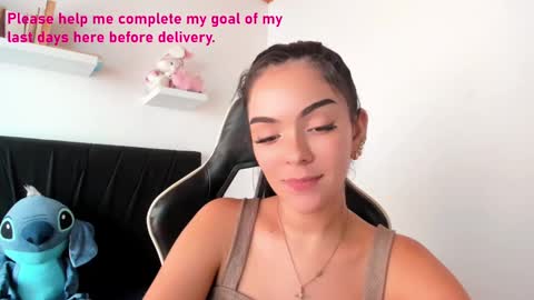 Snapshot of pregnant_sweet1 chatting on 01/10/25, 05:56 Angelly online show from 01/10/25, 05:56