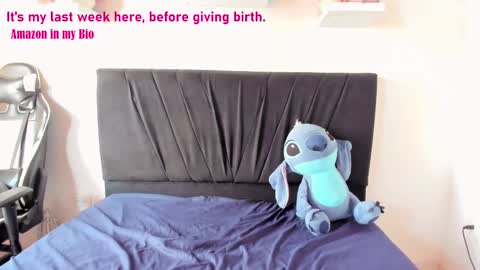 Snapshot of pregnant_sweet1 chatting on 01/15/25, 11:53 Angelly online show from 01/15/25, 11:53