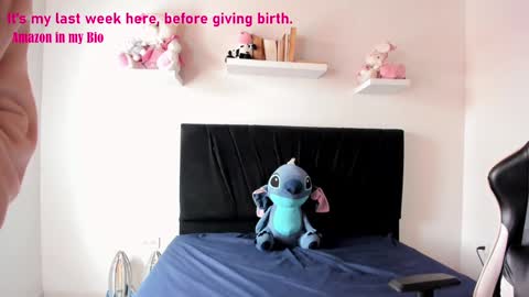Snapshot of pregnant_sweet1 chatting on 01/15/25, 05:58 Angelly online show from 01/15/25, 05:58