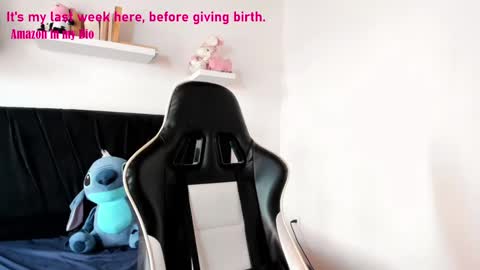 Snapshot of pregnant_sweet1 chatting on 01/16/25, 08:36 Angelly online show from 01/16/25, 08:36