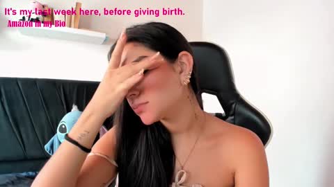 Snapshot of pregnant_sweet1 chatting on 01/17/25, 02:39 Angelly online show from 01/17/25, 02:39