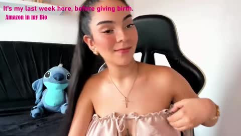 Snapshot of pregnant_sweet1 chatting on 01/17/25, 05:41 Angelly online show from 01/17/25, 05:41