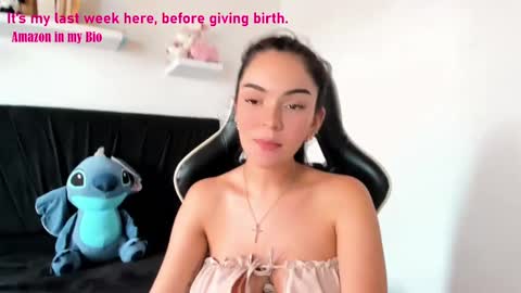 Snapshot of pregnant_sweet1 chatting on 01/17/25, 08:44 Angelly online show from 01/17/25, 08:44
