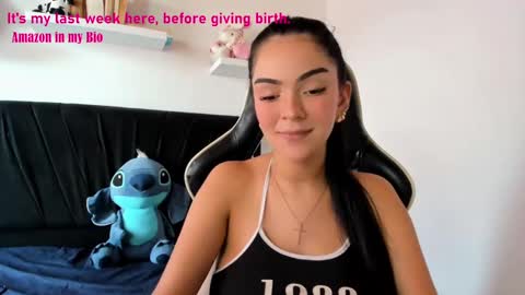 Snapshot of pregnant_sweet1 chatting on 01/19/25, 02:49 Angelly online show from 01/19/25, 02:49