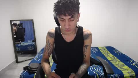 Snapshot of present_the_magic chatting on 07/29/26, 11:08 Plux online show from 07/29/26, 11:08