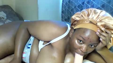 Snapshot of prettie_diva0 chatting on 11/19/25, 12:27 Prettie diva online show from 11/19/25, 12:27