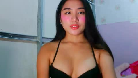 Snapshot of pretty_am chatting on 05/08/26, 03:39 pretty_am online show from 05/08/26, 03:39