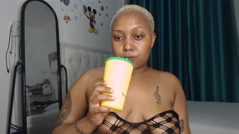 Snapshot of pretty_annah chatting on 02/10/25, 11:34 Annah online show from 02/10/25, 11:34