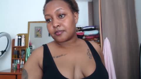 Snapshot of pretty_annah chatting on 10/31/25, 11:11 Annah online show from 10/31/25, 11:11