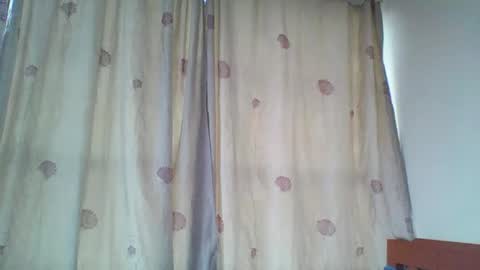 Snapshot of pretty_beib chatting on 09/22/25, 09:33 Karol online show from 09/22/25, 09:33