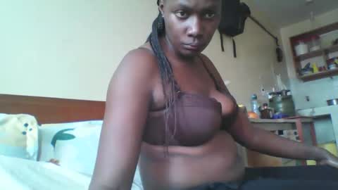 Snapshot of pretty_beib chatting on 11/13/25, 10:58 Karol online show from 11/13/25, 10:58