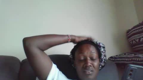 Snapshot of pretty_beib chatting on 04/25/26, 07:11 Karol online show from 04/25/26, 07:11