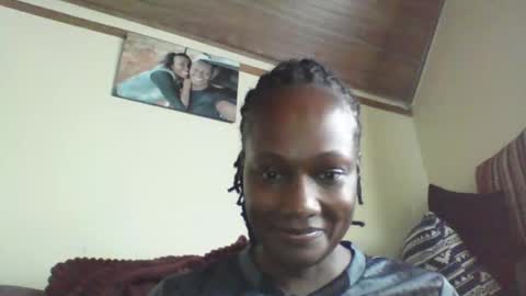 Snapshot of pretty_beib chatting on 04/29/26, 07:12 Karol online show from 04/29/26, 07:12