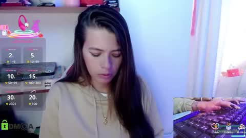 Snapshot of pretty_candysex chatting on 09/22/25, 10:01 Lisa online show from 09/22/25, 10:01