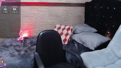 pretty_cristal22 online show from 10/31/25, 12:44