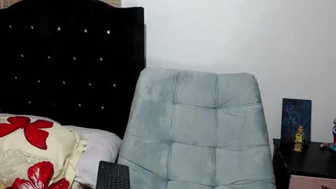 pretty_cristal22 online show from 11/25/25, 12:05