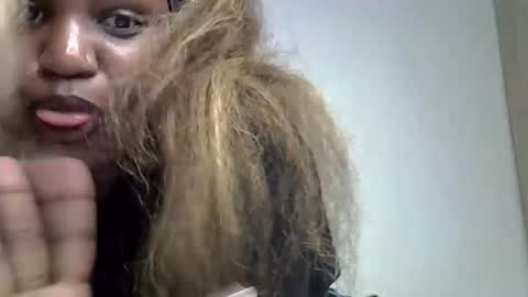 pretty_curvy99 online show from 03/18/26, 11:24