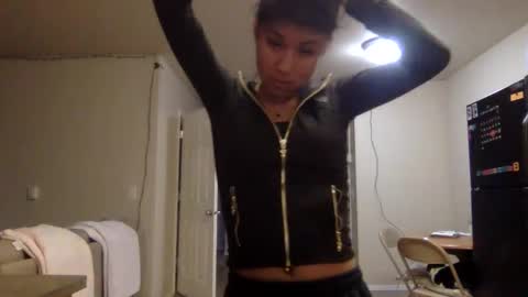 pretty_girl828687 online show from 11/21/25, 12:10